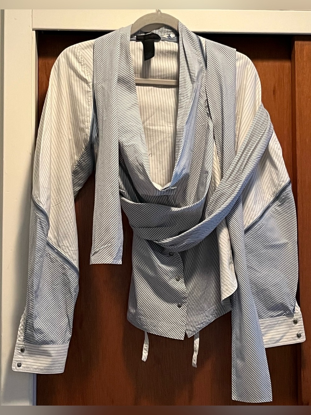 Donna Karan Blue & Ivory Striped Draped Snapped-Front Blouse Zipper Sleeve Sz. 6